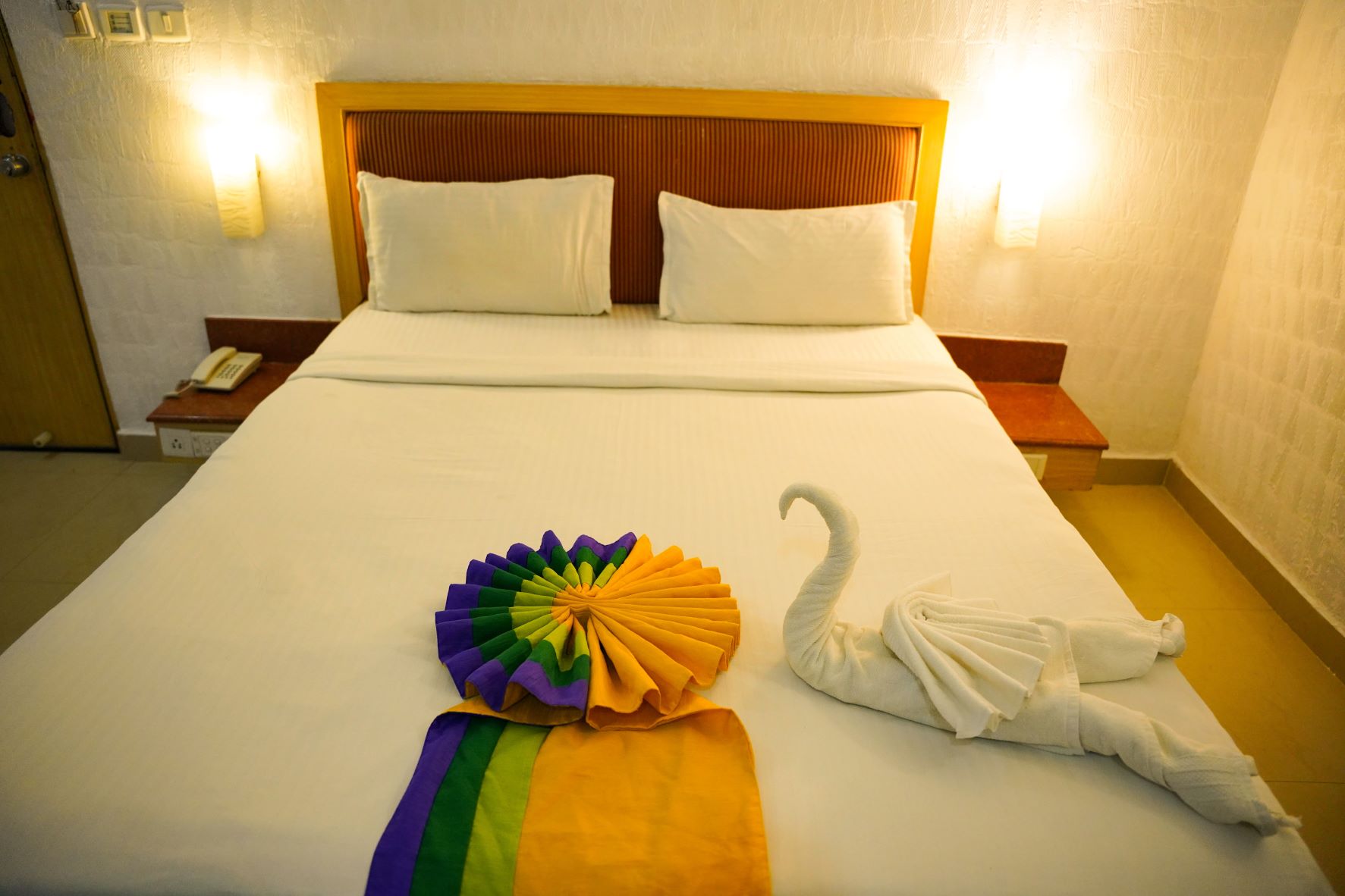 eiffel-tower-paris-las-vegas-hotel-casino-wallpaper-1056