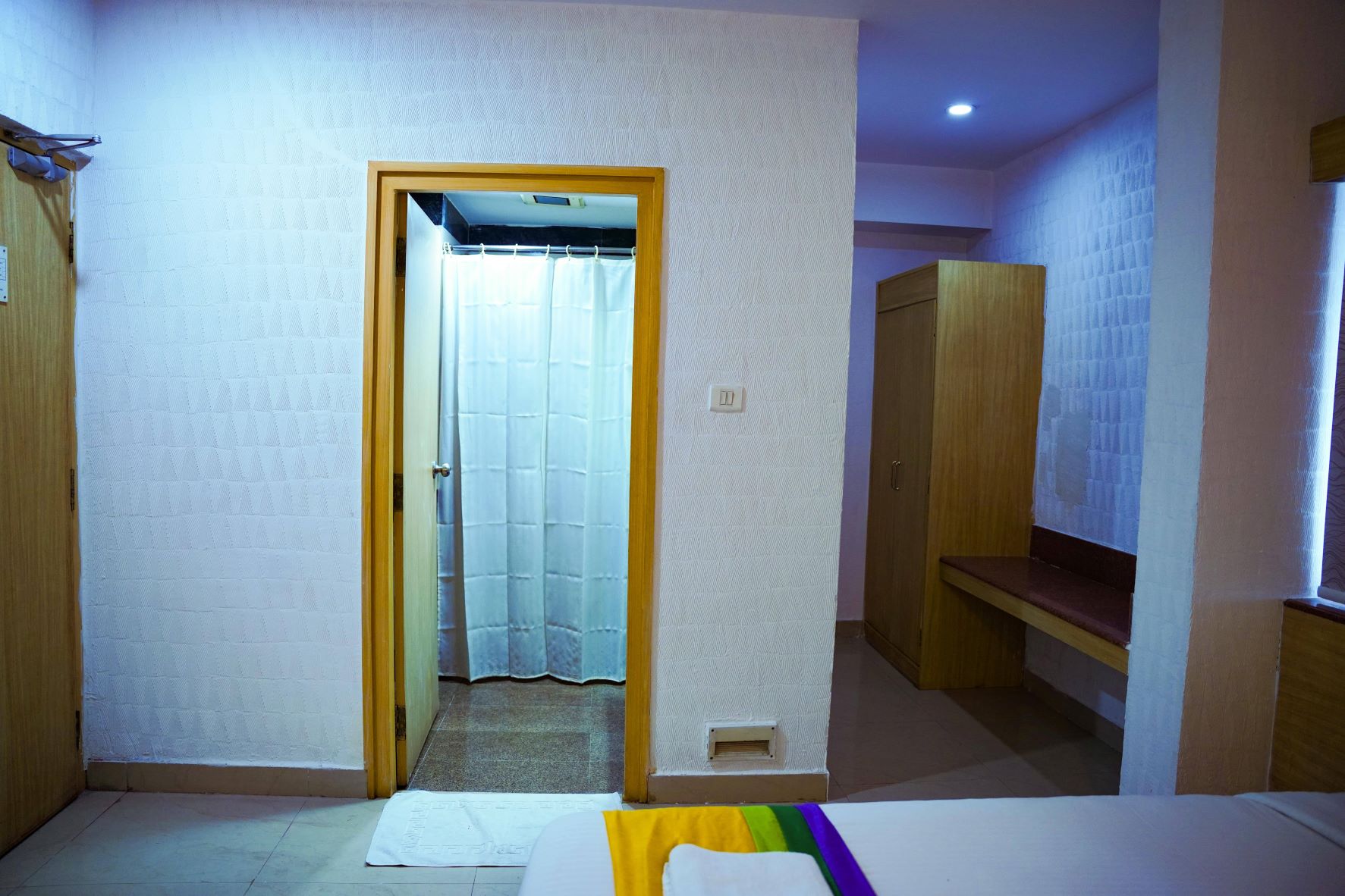 eiffel-tower-paris-las-vegas-hotel-casino-wallpaper-1056