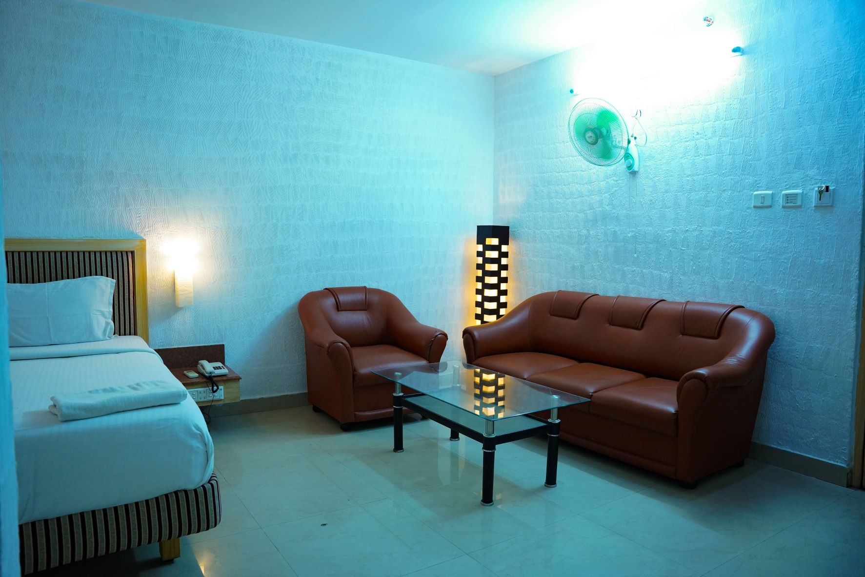 eiffel-tower-paris-las-vegas-hotel-casino-wallpaper-1056