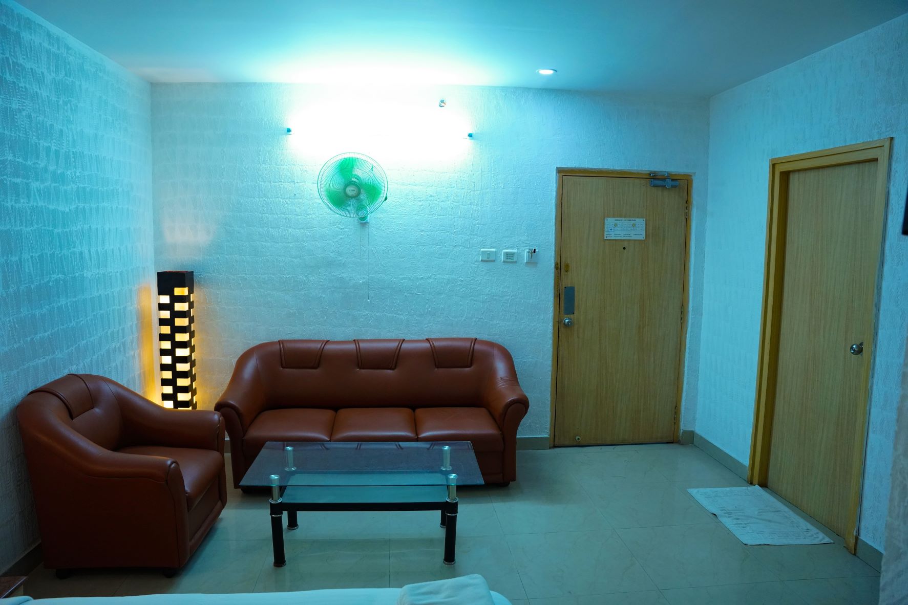 eiffel-tower-paris-las-vegas-hotel-casino-wallpaper-1056